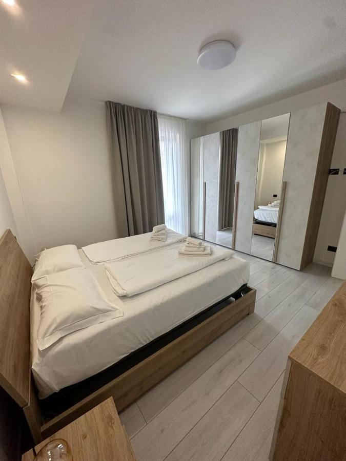 Cavour Apartment Center Бардоліно Екстер'єр фото